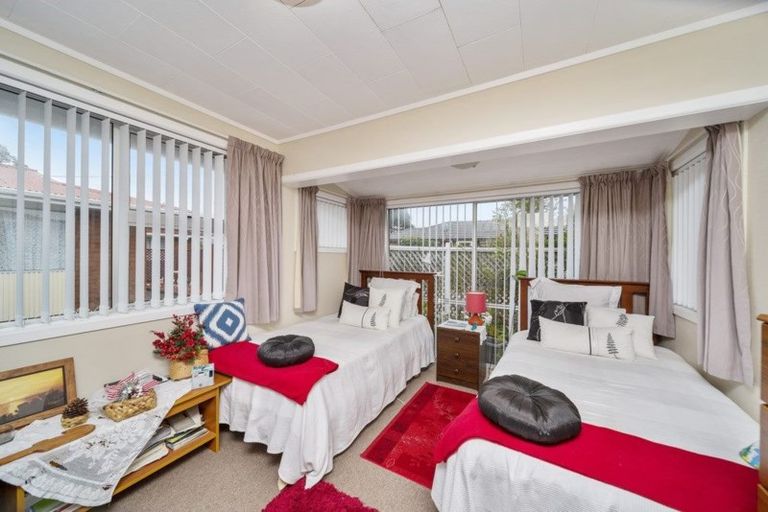 Photo of property in 124 Govett Avenue, Frankleigh Park, New Plymouth, 4310