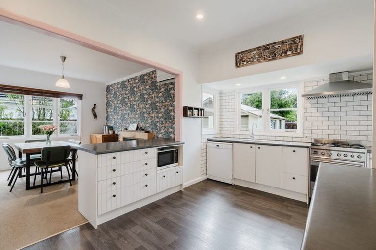 Photo of property in 37 Storey Avenue, Forest Lake, Hamilton, 3200