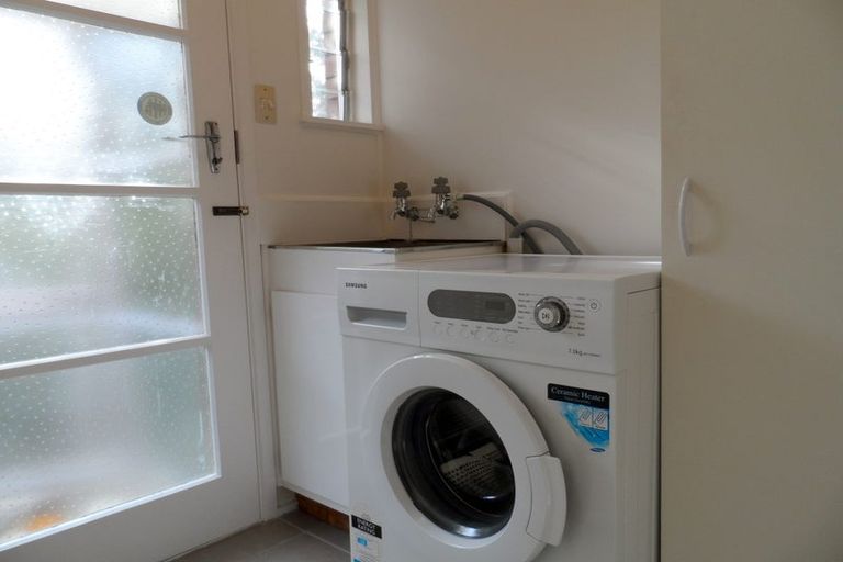 Photo of property in 2/60 Ayton Drive, Totara Vale, Auckland, 0629