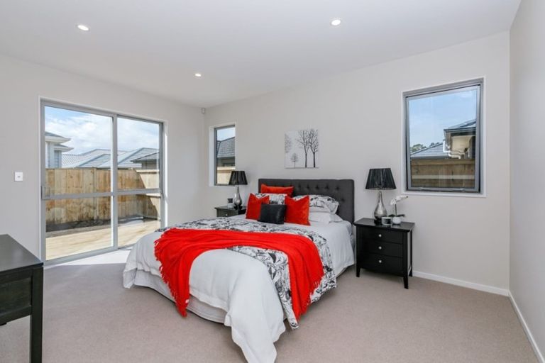 Photo of property in 14 Ropere Street, Kumeu, 0810