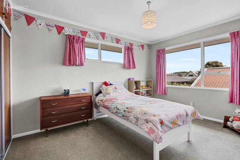 Photo of property in 15 Chilton Drive, Mairehau, Christchurch, 8052