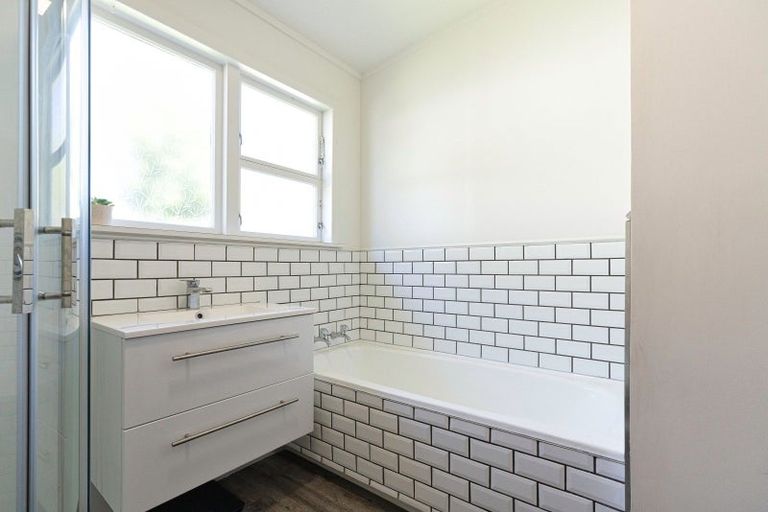 Photo of property in 8 Royal Place, Levin, 5510