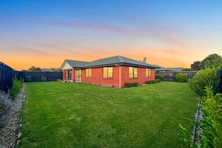 Photo of property in 8 Reserve Close, Woolston, Christchurch, 8062