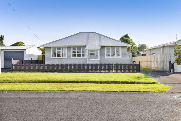 Photo of property in 27 Strange Street, Waitara, 4320
