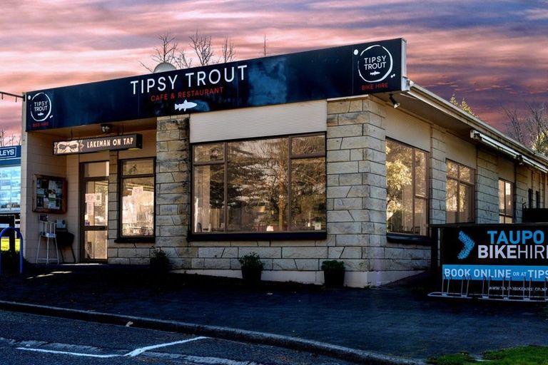 Photo of property in 1 Kahikatea Drive, Kinloch, Taupo, 3377