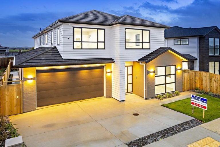 Photo of property in 4 Rauaruhe Road, Karaka, Papakura, 2113