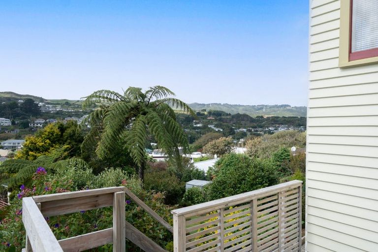 Photo of property in 6 Te Reinga View, Tawa, Wellington, 5028