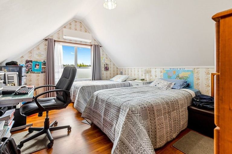 Photo of property in 1/18 Lynn Road, Bayview, Auckland, 0629
