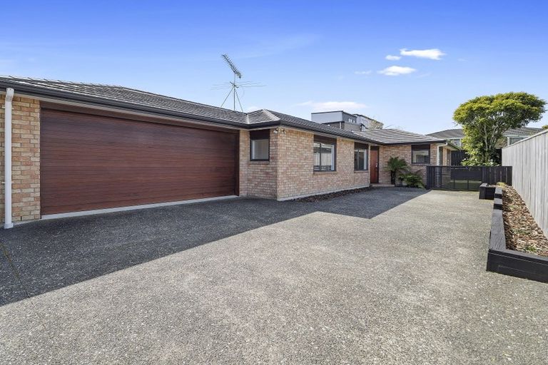 Photo of property in 1/29 Raines Avenue, Forrest Hill, Auckland, 0620