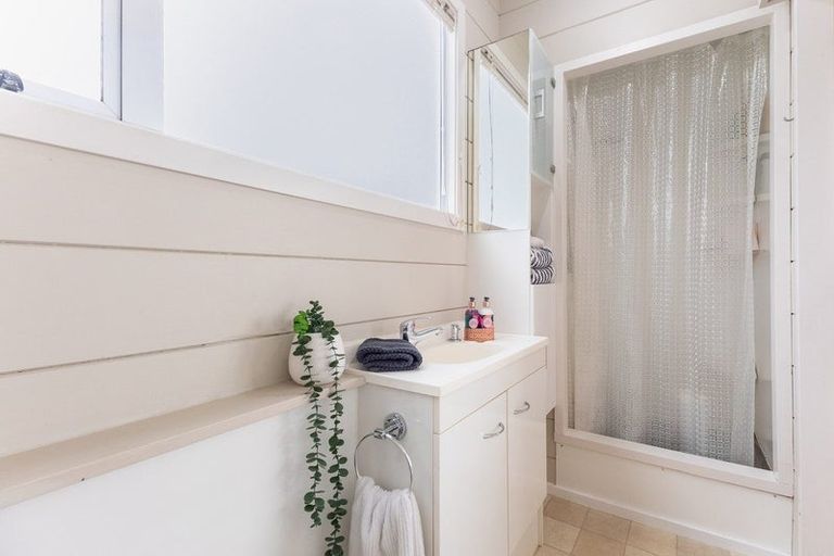 Photo of property in 115 Field Way, Waikanae Beach, Waikanae, 5036