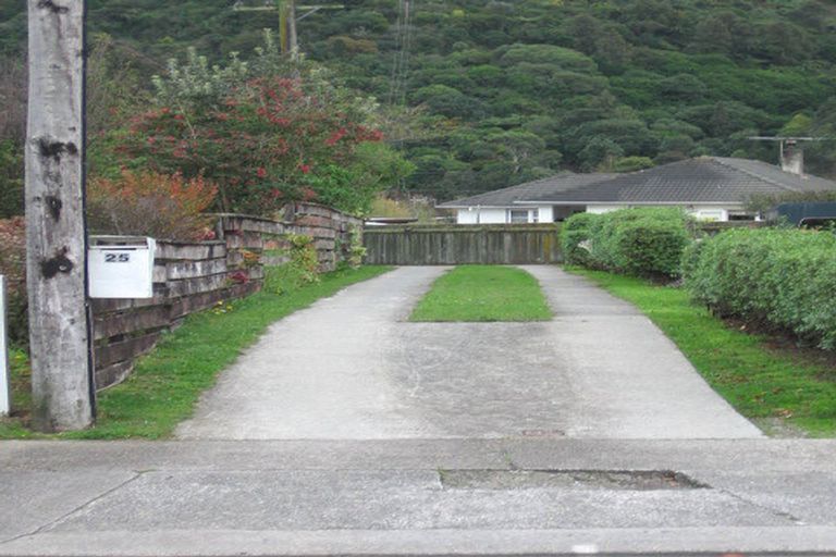 Photo of property in 25 Compton Crescent, Taita, Lower Hutt, 5011