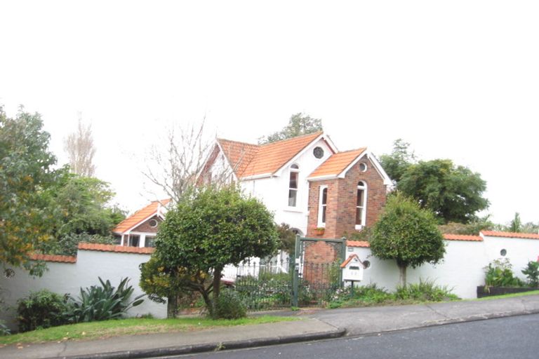 Photo of property in 11a Page Point, Mellons Bay, Auckland, 2014
