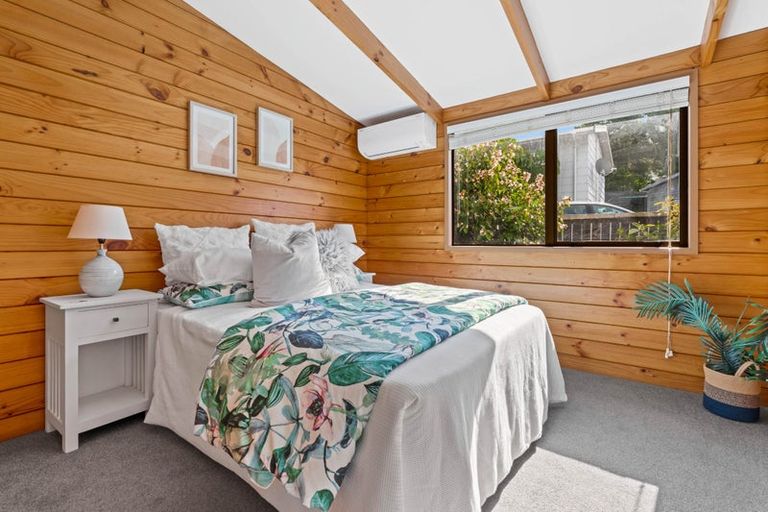 Photo of property in 5 Elizabeth Drive, West Harbour, Auckland, 0618