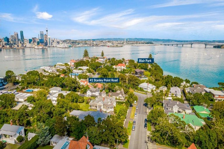 Photo of property in 41 Stanley Point Road, Stanley Point, Auckland, 0624