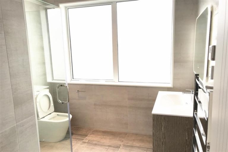 Photo of property in 6c Seaview Road, Milford, Auckland, 0620