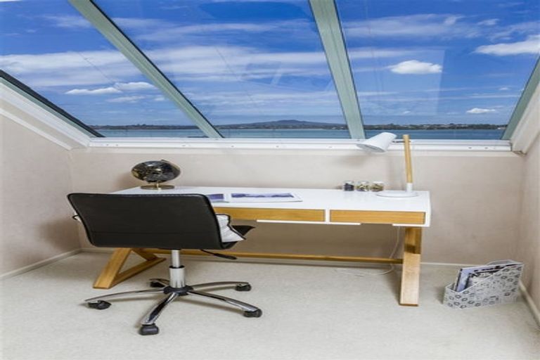 Photo of property in 99a Queen Street, Northcote Point, Auckland, 0627