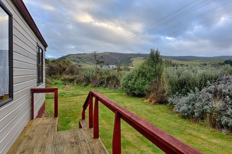 Photo of property in 2 Antrim Street, Waikawa, Tokanui, 9884