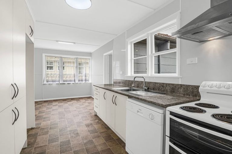 Photo of property in 17 Ngarimu Street, Roslyn, Palmerston North, 4414