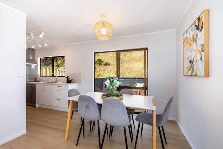 Photo of property in 62 Gloaming Hill, Titahi Bay, Porirua, 5022