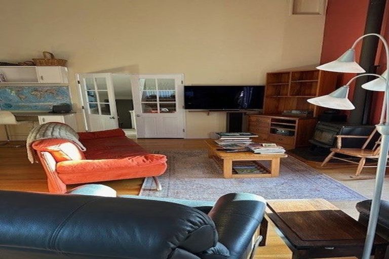 Photo of property in 1a Tui Crescent, Waikanae, 5036