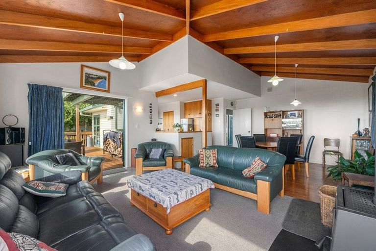 Photo of property in 315 Glenfield Road, Glenfield, Auckland, 0629