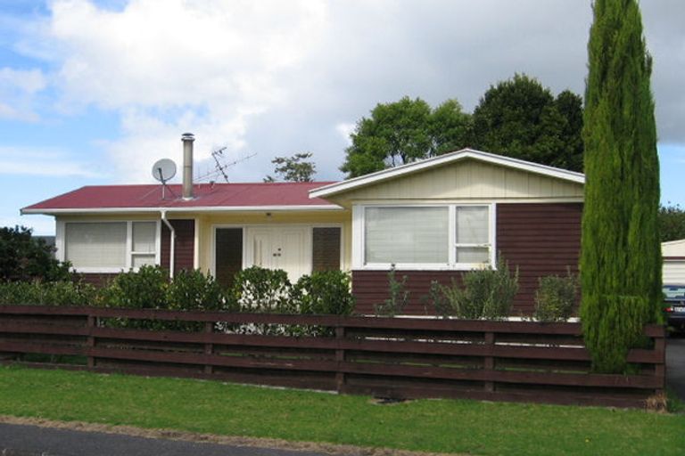 Photo of property in 11 Clinton Avenue, Te Atatu Peninsula, Auckland, 0610