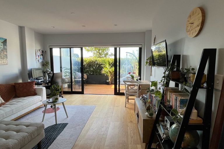 Photo of property in Frank Sargeson Apts, 6/74g Anzac Street, Takapuna, Auckland, 0622