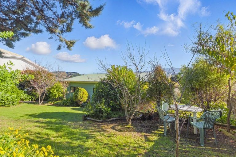 Photo of property in 47 Kakariki Grove, Waikanae, 5036