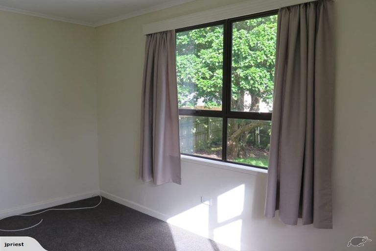 Photo of property in 14 Savoy Road, Glen Eden, Auckland, 0602