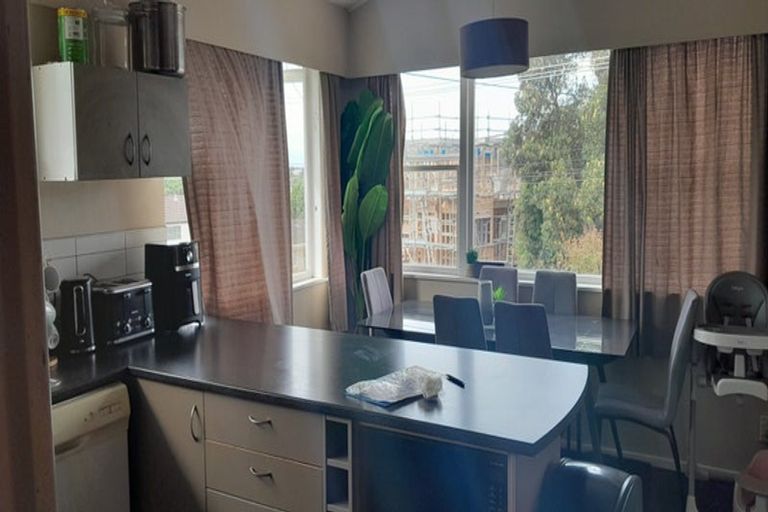 Photo of property in 2/210 Sunnynook Road, Totara Vale, Auckland, 0627