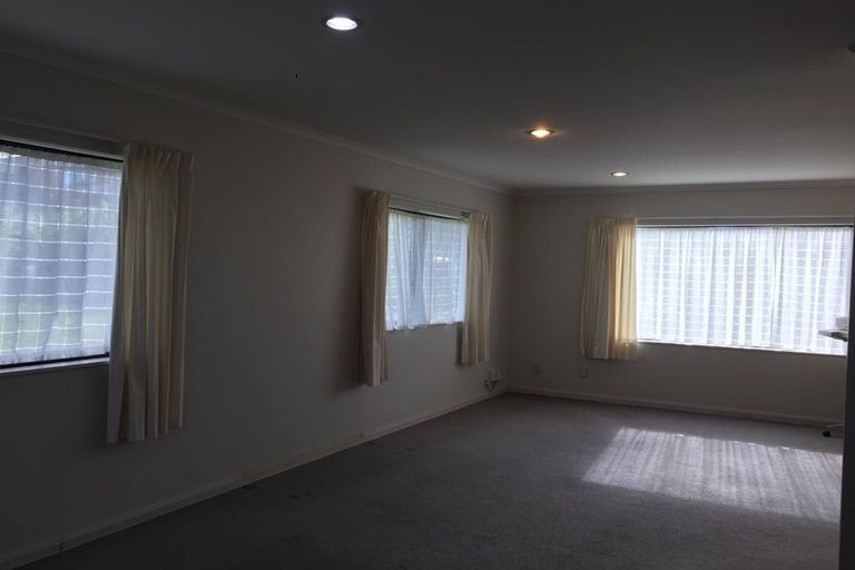 Photo of property in 4 Cityview Place, Massey, Auckland, 0614