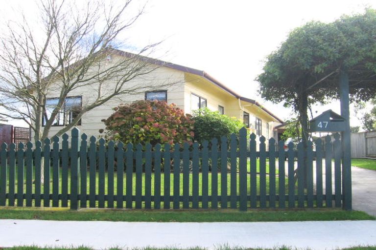 Photo of property in 47 Raglan Avenue, Cloverlea, Palmerston North, 4412