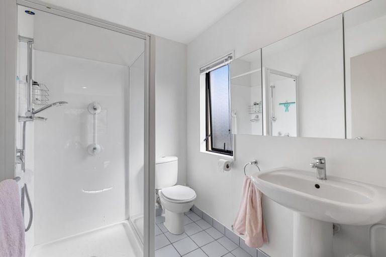 Photo of property in 41e Salisbury Road, Birkdale, Auckland, 0626