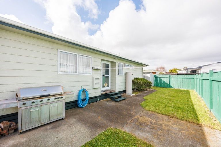 Photo of property in 28 Tiller Close, Kelvin Grove, Palmerston North, 4414