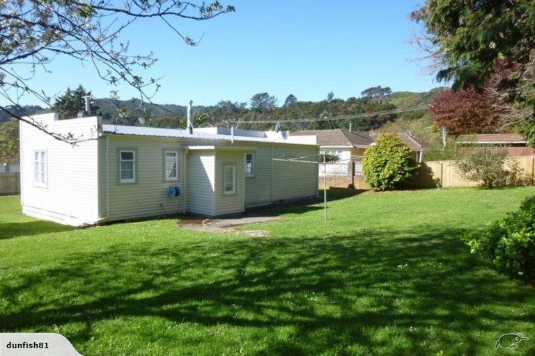 Photo of property in 3 Rowe Parade, Wainuiomata, Lower Hutt, 5014