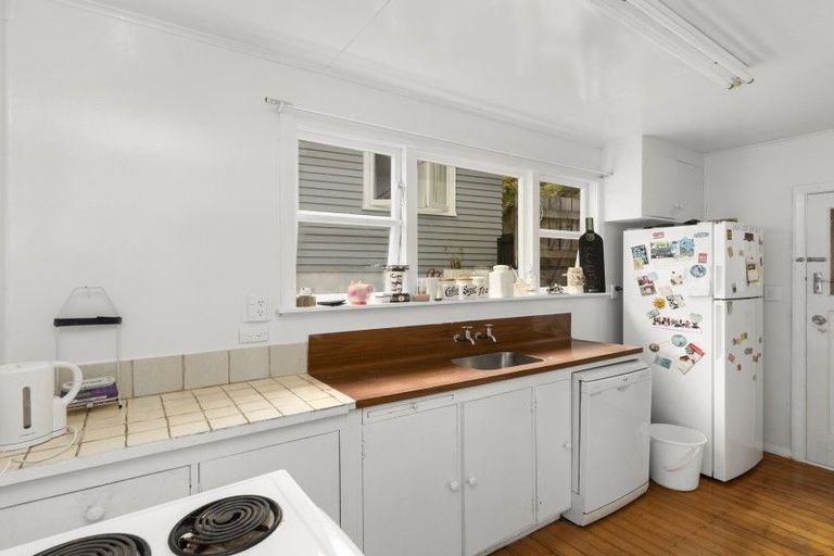 Photo of property in 20 Manor Drive, Stokes Valley, Lower Hutt, 5019