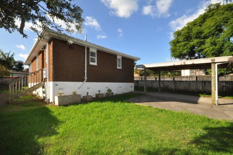 Photo of property in 15a Mcinnes Road, Weymouth, Auckland, 2103