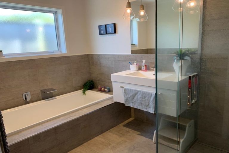 Photo of property in 7d Royal Heights, Glen Avon, New Plymouth, 4312