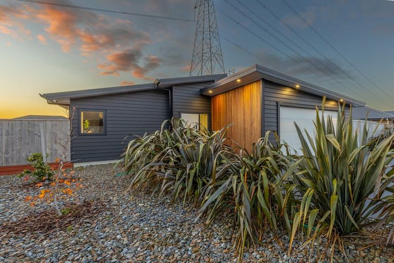 Photo of property in 10 Cyprus Place, Fitzherbert, Palmerston North, 4410