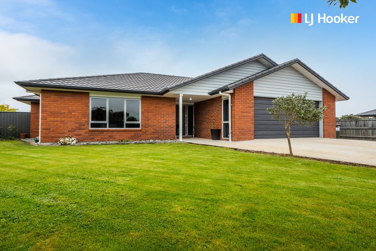 Photo of property in 22 William James Close, Mosgiel, 9024