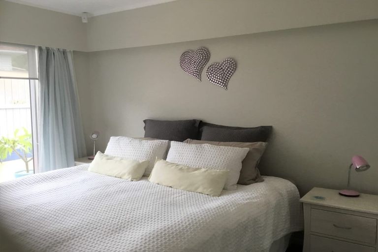 Photo of property in 1/104 East Coast Road, Forrest Hill, Auckland, 0620