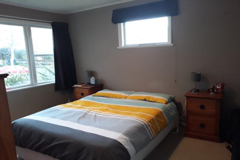 Photo of property in 38 Catlins Crescent, Milson, Palmerston North, 4414