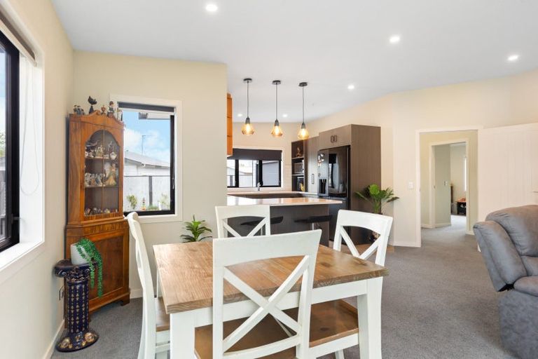 Photo of property in 10a Queenwood Road, Levin, 5510