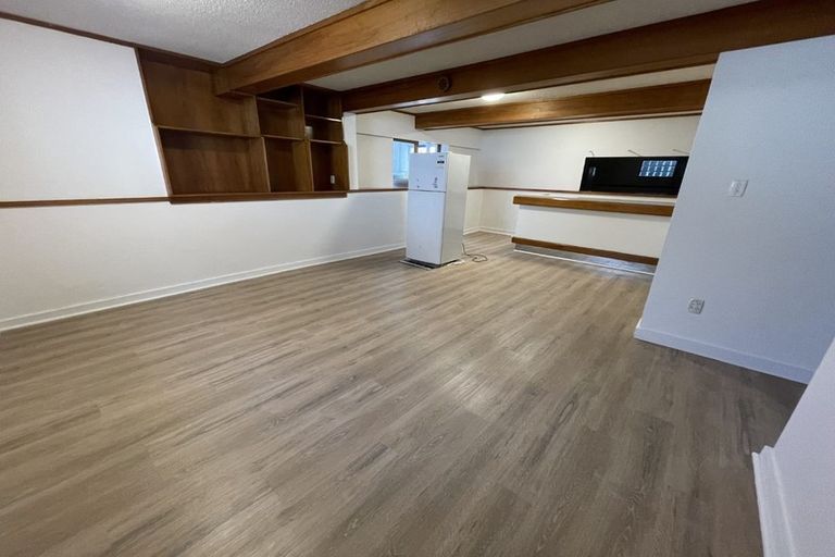 Photo of property in 10 Bodi Place, Te Atatu South, Auckland, 0610