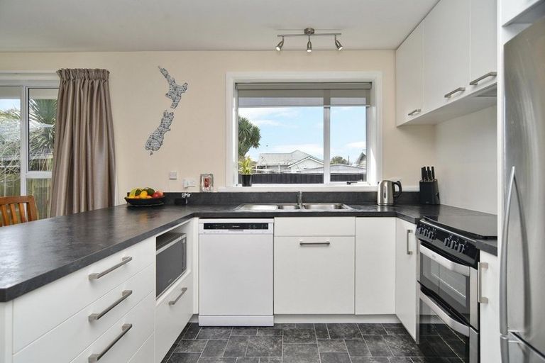 Photo of property in 2/97 Roberta Drive, Somerfield, Christchurch, 8024