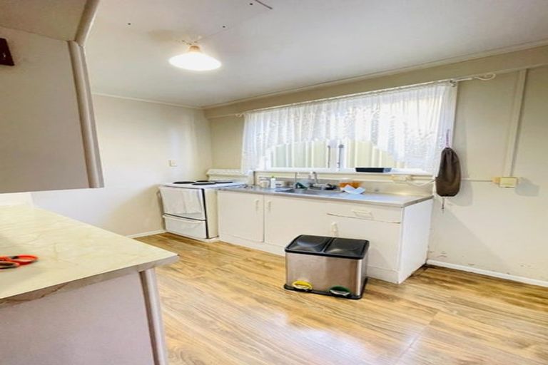 Photo of property in 31 Te Atatu Road, Te Atatu South, Auckland, 0610