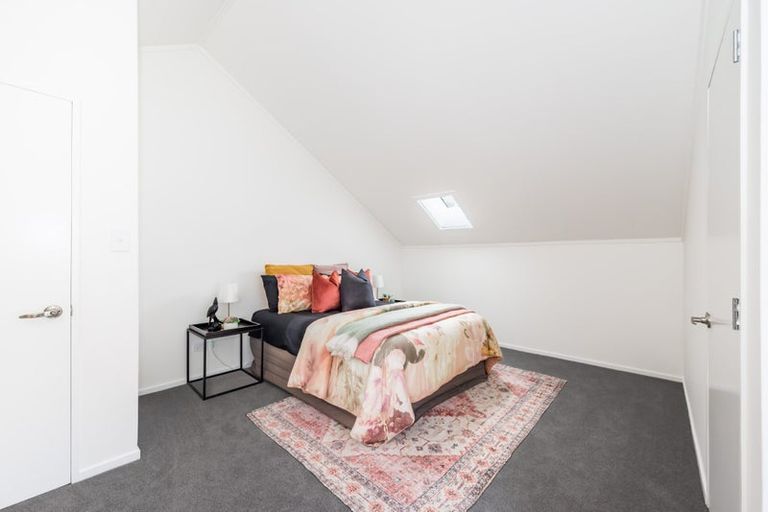 Photo of property in 10 Kakariki Grove, Waikanae, 5036