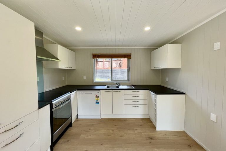 Photo of property in 14 Panzic Place, Glen Eden, Auckland, 0602