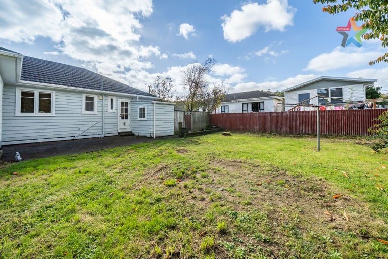 Photo of property in 3 Gibbs Crescent, Wainuiomata, Lower Hutt, 5014