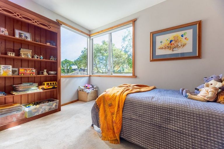 Photo of property in 32 Lorna Irene Drive, Raumati South, Paraparaumu, 5032